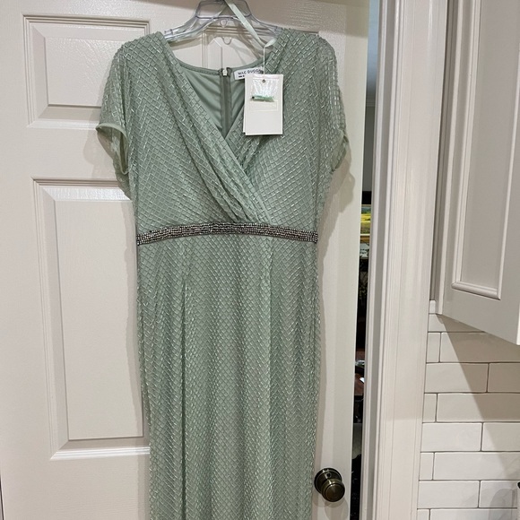 Short Sleeve Beaded V-Neck Gown - Picture 7 of 7